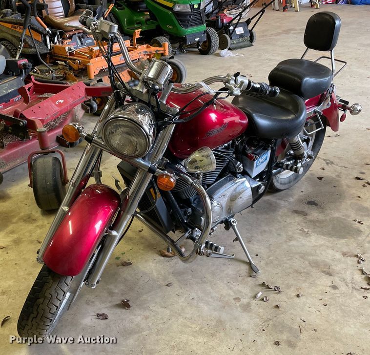 image for item NA9731 2004 Honda Shadow VT1100C2  motorcycle