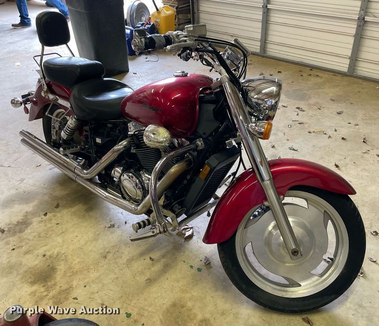 image for item NA9731 2004 Honda Shadow VT1100C2  motorcycle