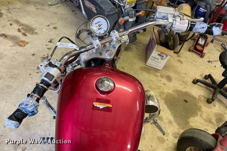 image for item NA9731 2004 Honda Shadow VT1100C2  motorcycle