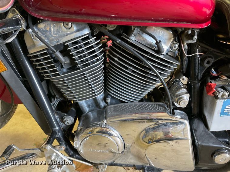 image for item NA9731 2004 Honda Shadow VT1100C2  motorcycle