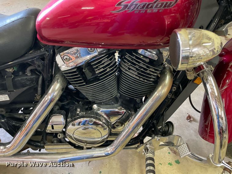 image for item NA9731 2004 Honda Shadow VT1100C2  motorcycle