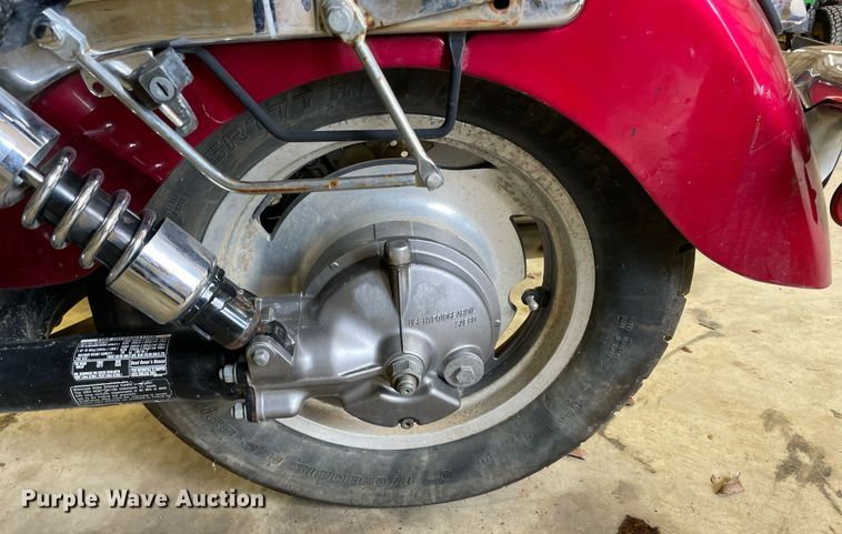 image for item NA9731 2004 Honda Shadow VT1100C2  motorcycle