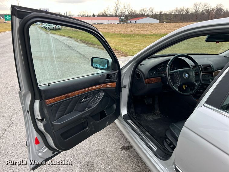 image for item NE9646 2000 BMW 540i