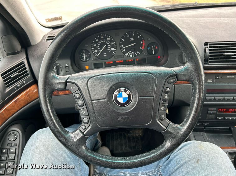 image for item NE9646 2000 BMW 540i