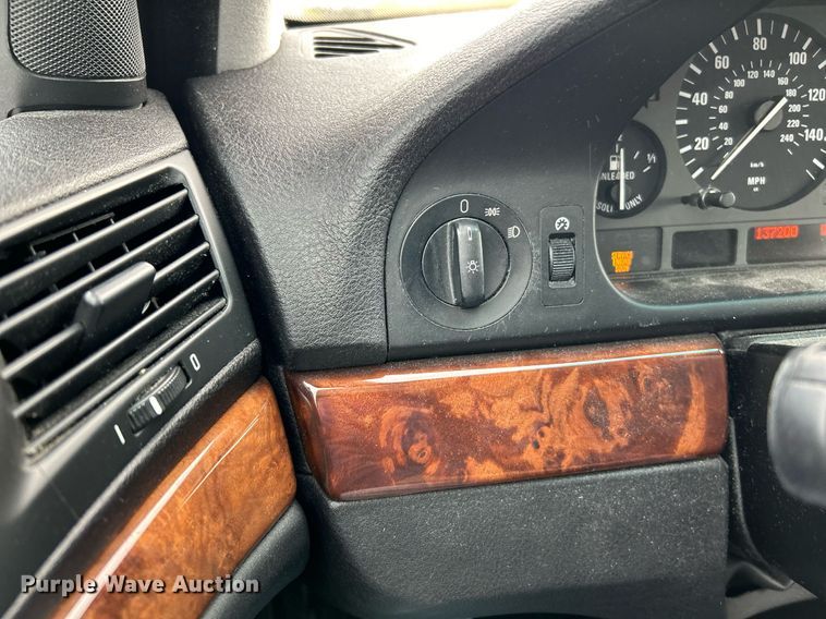 image for item NE9646 2000 BMW 540i