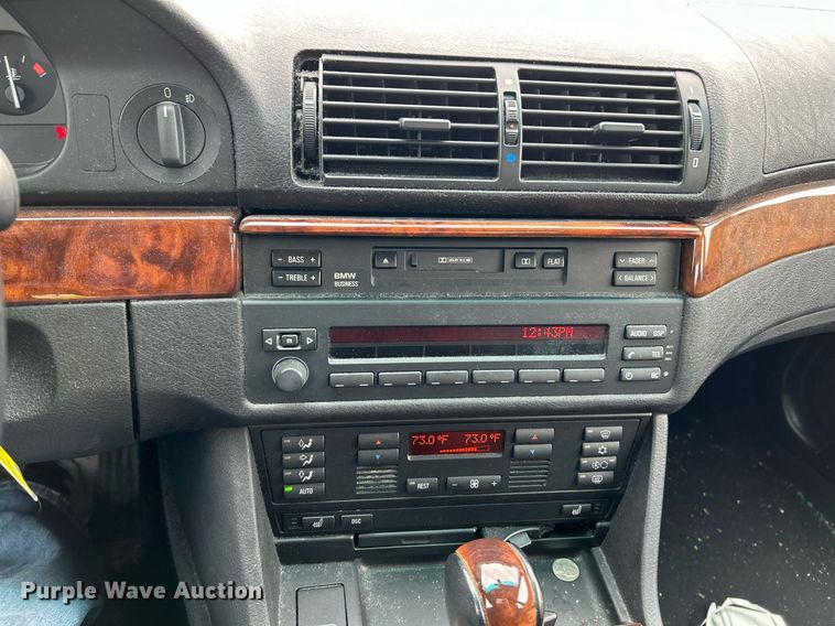 image for item NE9646 2000 BMW 540i