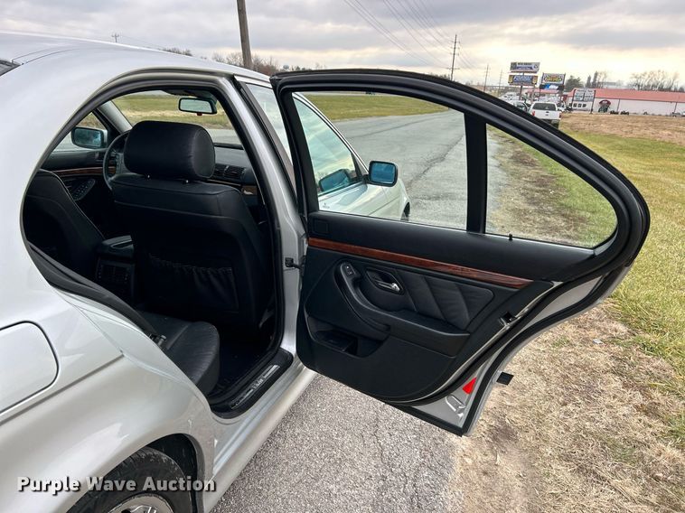 image for item NE9646 2000 BMW 540i