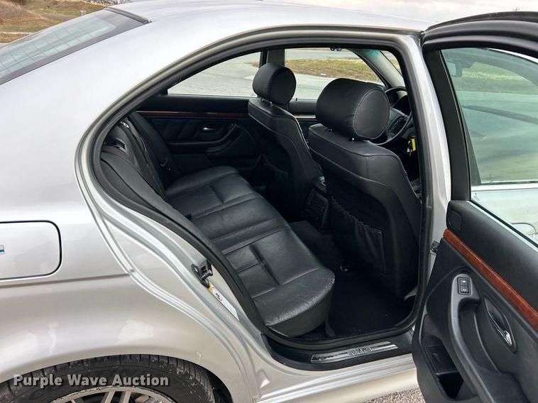 image for item NE9646 2000 BMW 540i