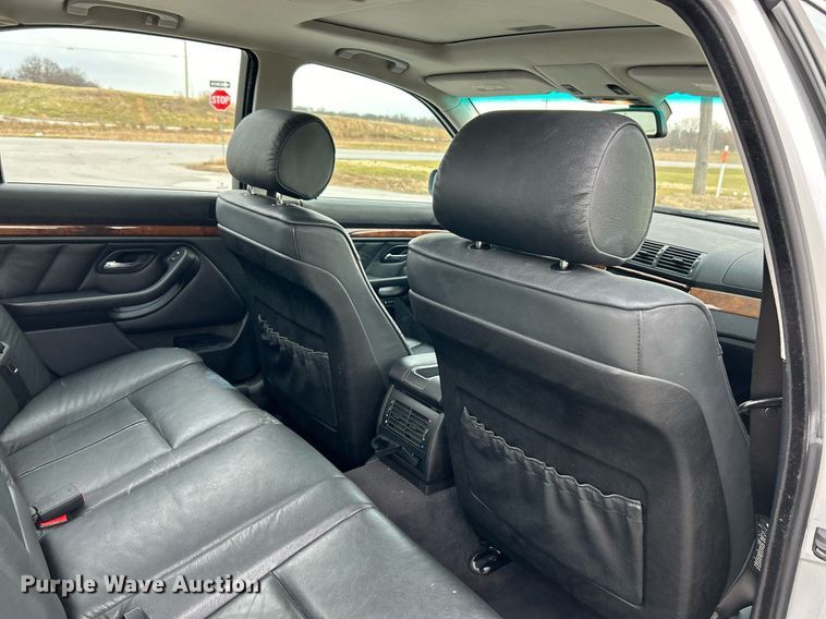 image for item NE9646 2000 BMW 540i