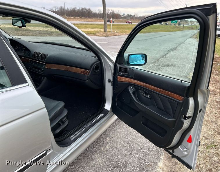 image for item NE9646 2000 BMW 540i