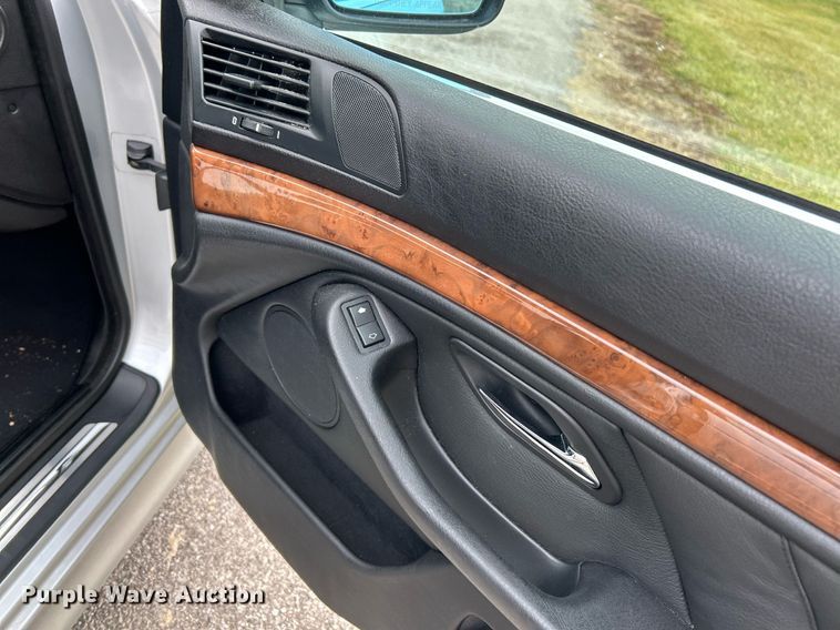 image for item NE9646 2000 BMW 540i