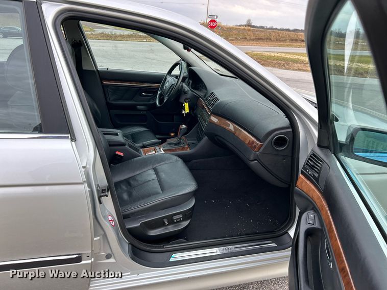 image for item NE9646 2000 BMW 540i