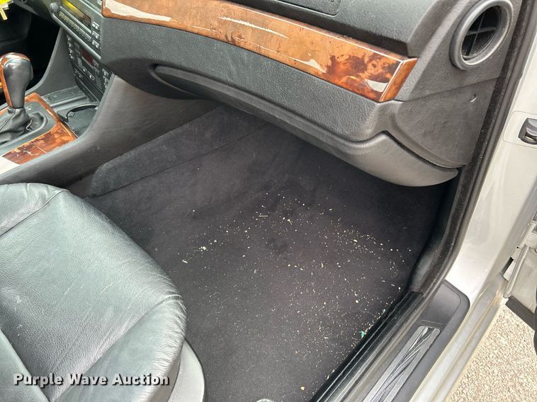 image for item NE9646 2000 BMW 540i