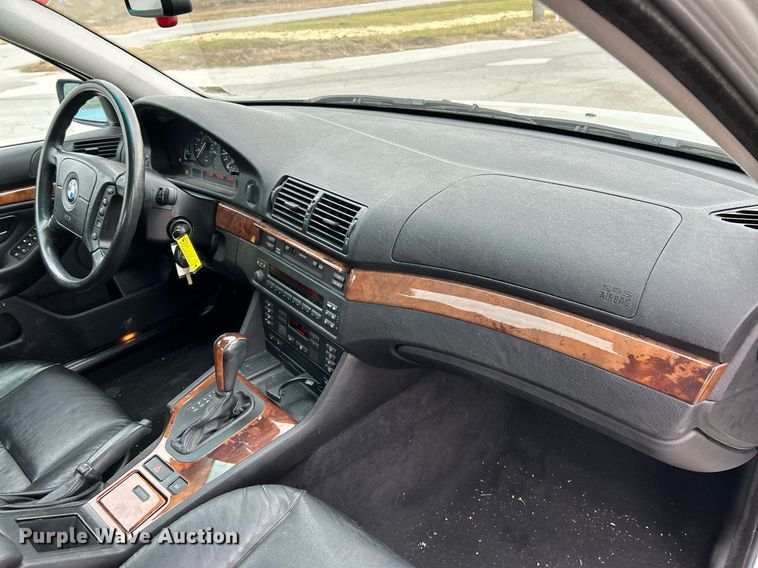 image for item NE9646 2000 BMW 540i