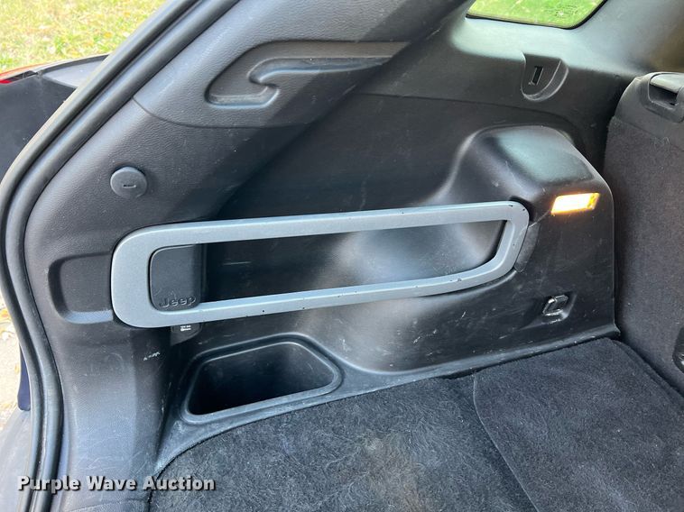 image for item NI9085 2016 Jeep Cherokee Sport  SUV