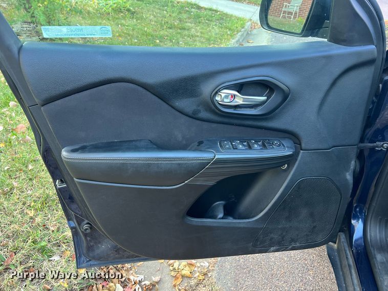 image for item NI9085 2016 Jeep Cherokee Sport  SUV