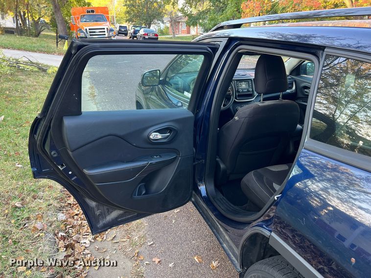 image for item NI9085 2016 Jeep Cherokee Sport  SUV