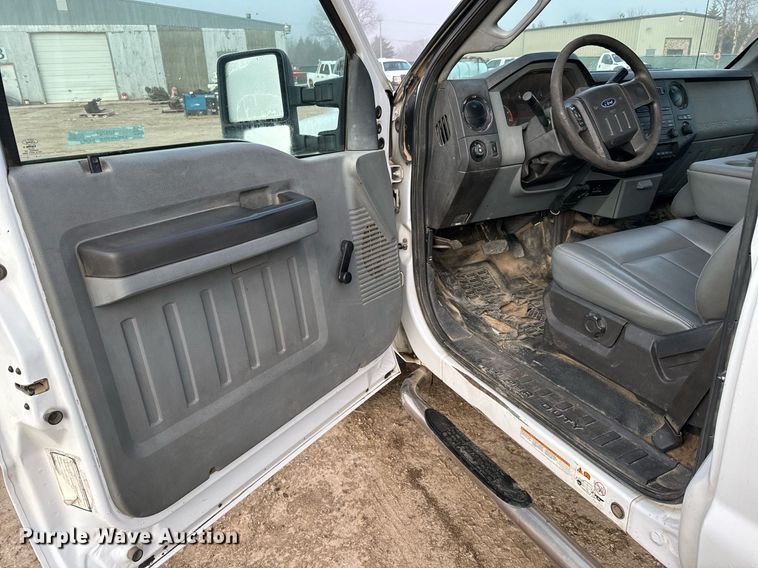 image for item NI9701 2012 Ford F550  truck cab and chassis
