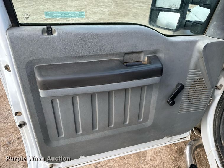 image for item NI9701 2012 Ford F550  truck cab and chassis