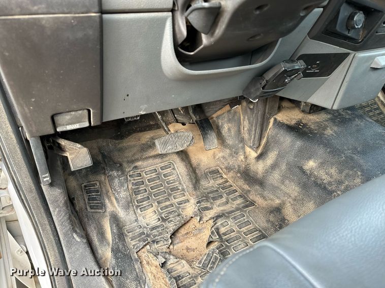 image for item NI9701 2012 Ford F550  truck cab and chassis