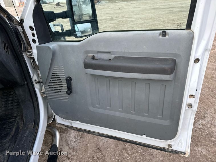 image for item NI9701 2012 Ford F550  truck cab and chassis