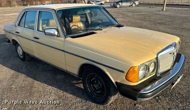 image for item NM9203 1983 Mercedes Benz 240D