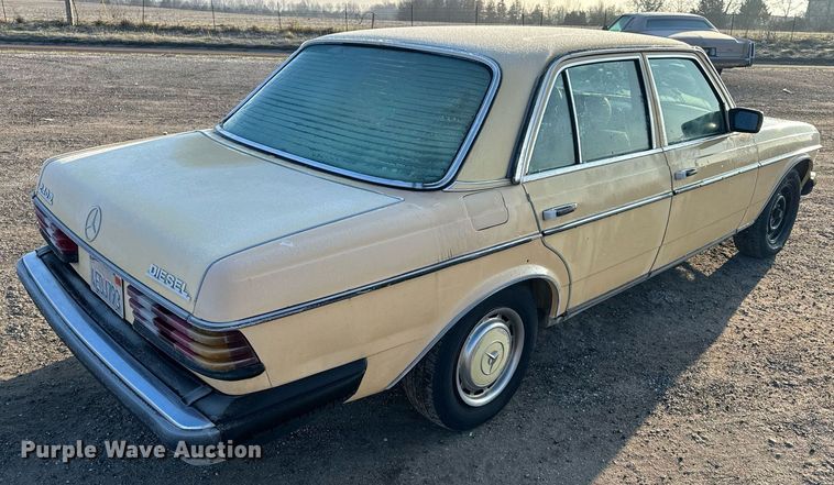 image for item NM9203 1983 Mercedes Benz 240D