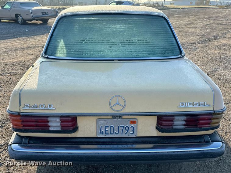 image for item NM9203 1983 Mercedes Benz 240D