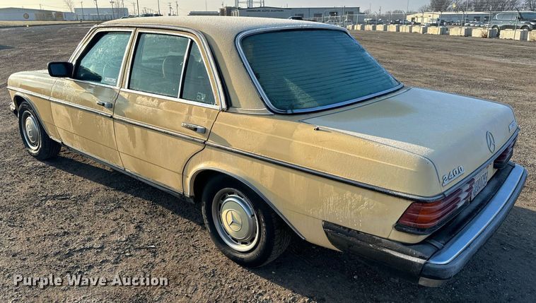 image for item NM9203 1983 Mercedes Benz 240D