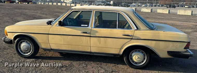 image for item NM9203 1983 Mercedes Benz 240D