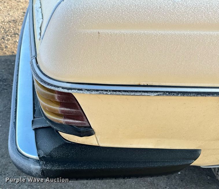 image for item NM9203 1983 Mercedes Benz 240D