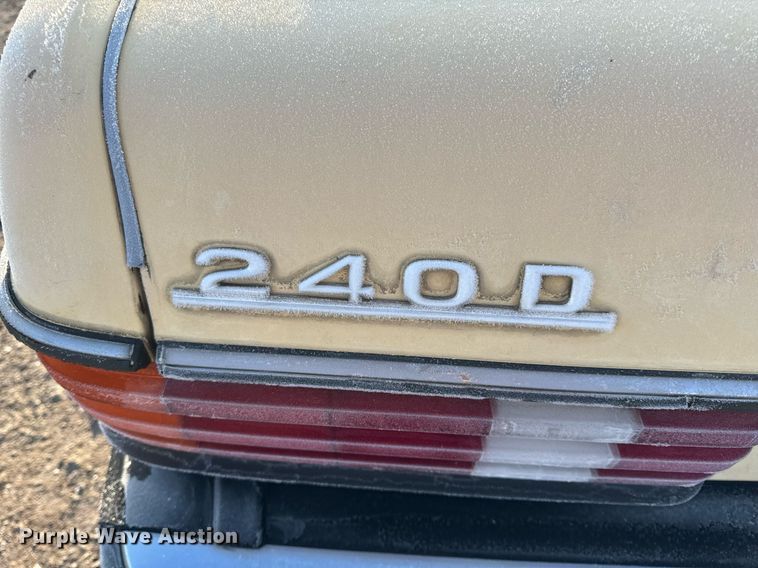 image for item NM9203 1983 Mercedes Benz 240D