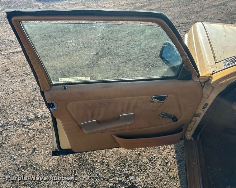 image for item NM9203 1983 Mercedes Benz 240D