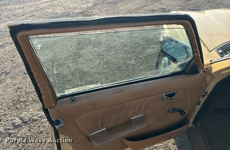 image for item NM9203 1983 Mercedes Benz 240D