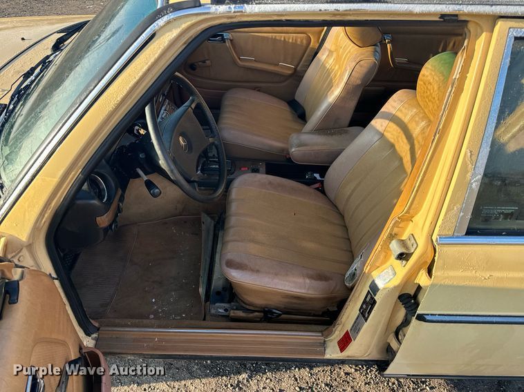 image for item NM9203 1983 Mercedes Benz 240D