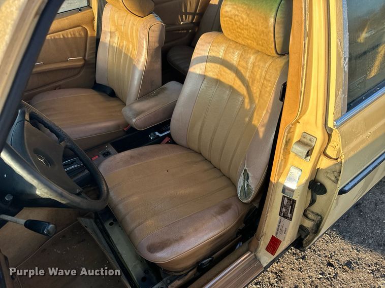 image for item NM9203 1983 Mercedes Benz 240D