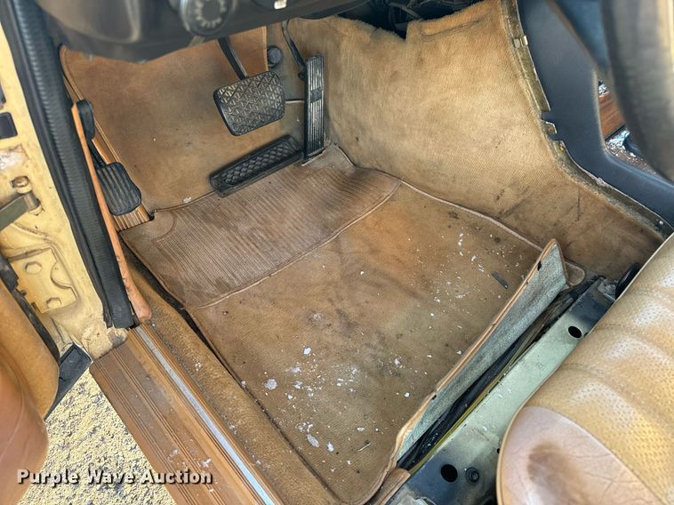 image for item NM9203 1983 Mercedes Benz 240D