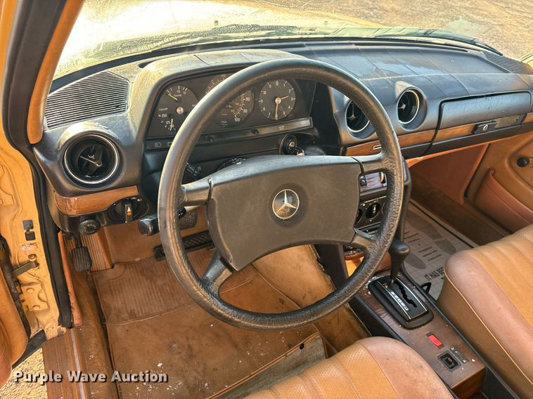 image for item NM9203 1983 Mercedes Benz 240D