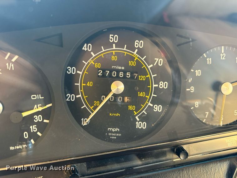 image for item NM9203 1983 Mercedes Benz 240D