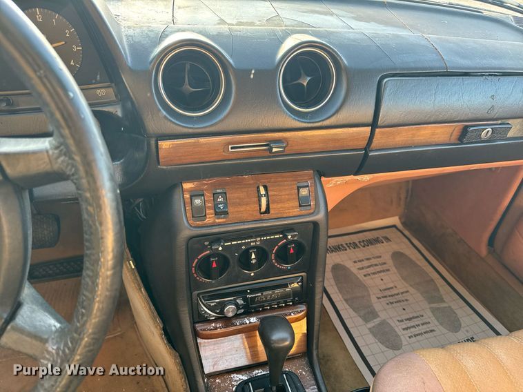 image for item NM9203 1983 Mercedes Benz 240D