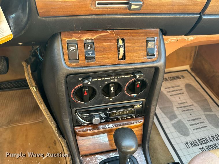 image for item NM9203 1983 Mercedes Benz 240D