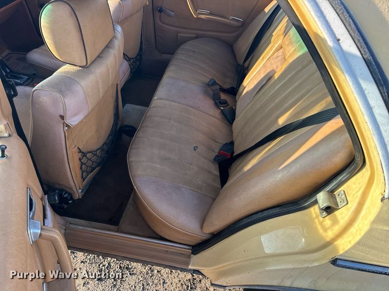 image for item NM9203 1983 Mercedes Benz 240D