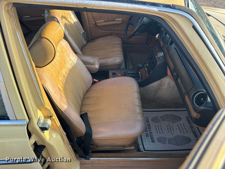 image for item NM9203 1983 Mercedes Benz 240D