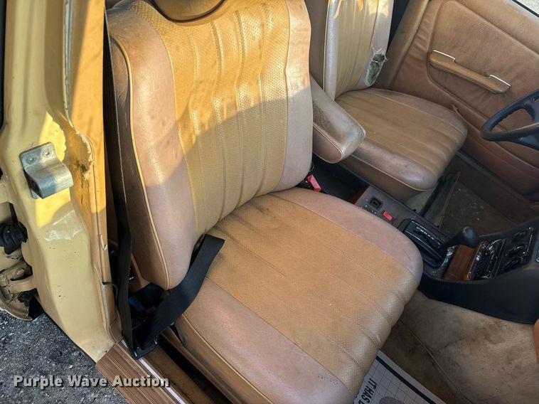 image for item NM9203 1983 Mercedes Benz 240D