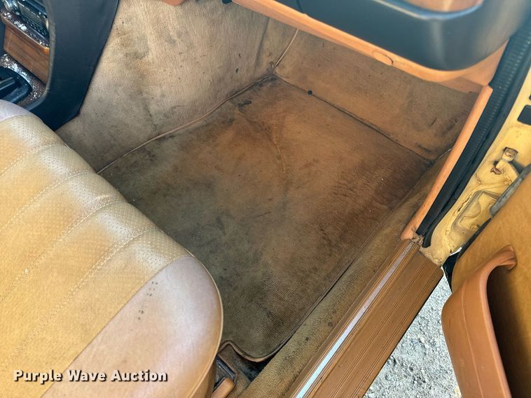 image for item NM9203 1983 Mercedes Benz 240D