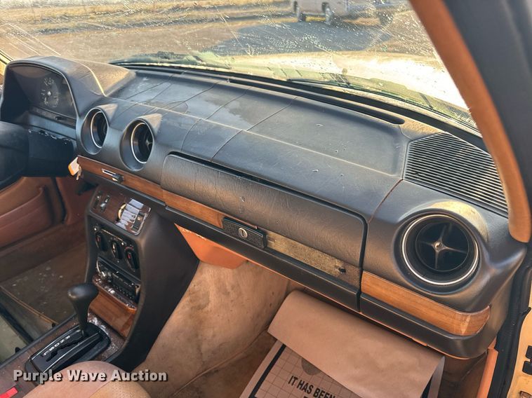 image for item NM9203 1983 Mercedes Benz 240D