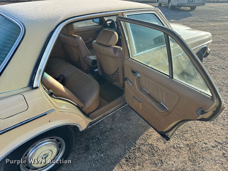 image for item NM9203 1983 Mercedes Benz 240D
