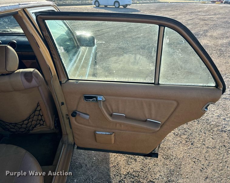 image for item NM9203 1983 Mercedes Benz 240D