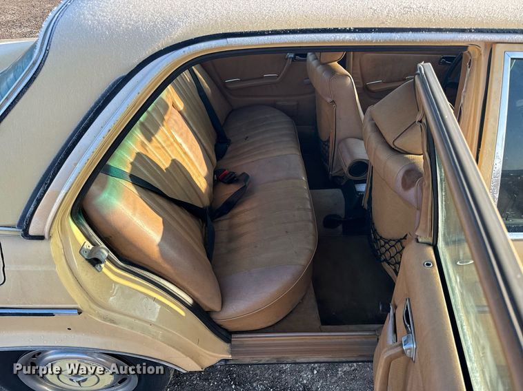 image for item NM9203 1983 Mercedes Benz 240D