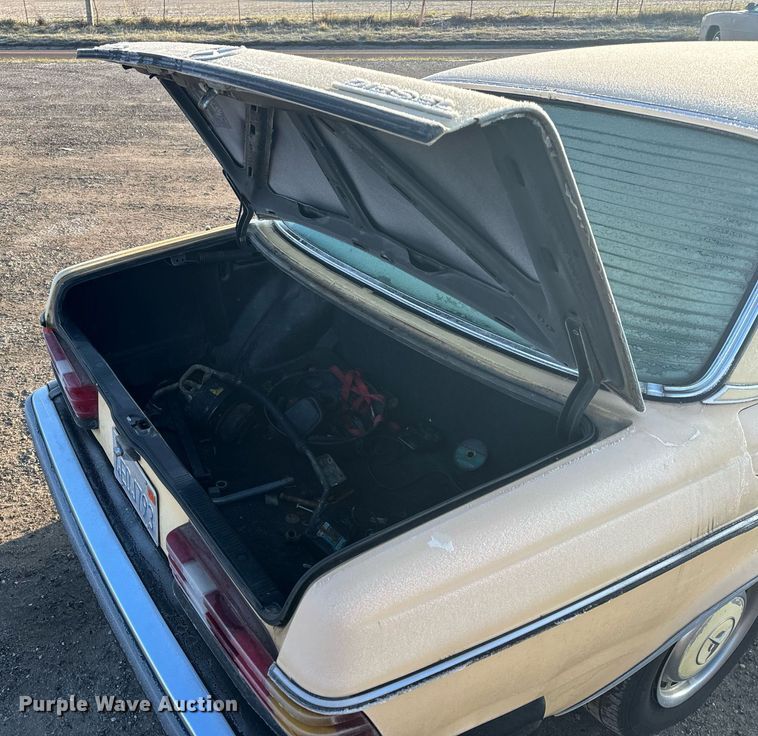 image for item NM9203 1983 Mercedes Benz 240D